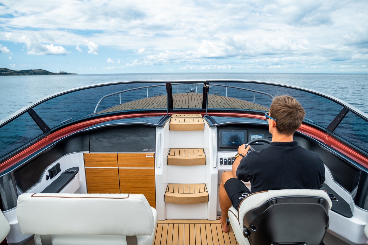 foto: 47 Alfastreet Marine 32 Cabin Sport - Outboard Series