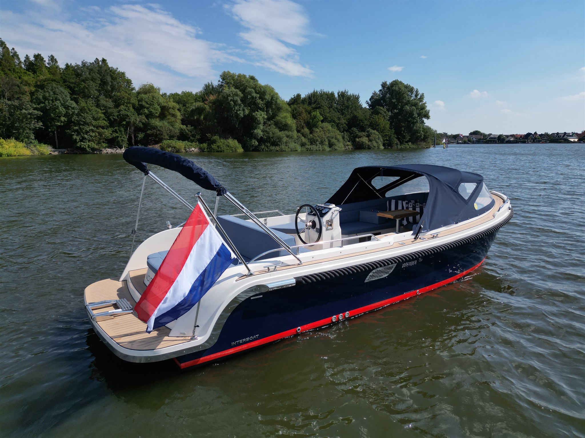 foto: 26 Interboat Intender 750 Cabin