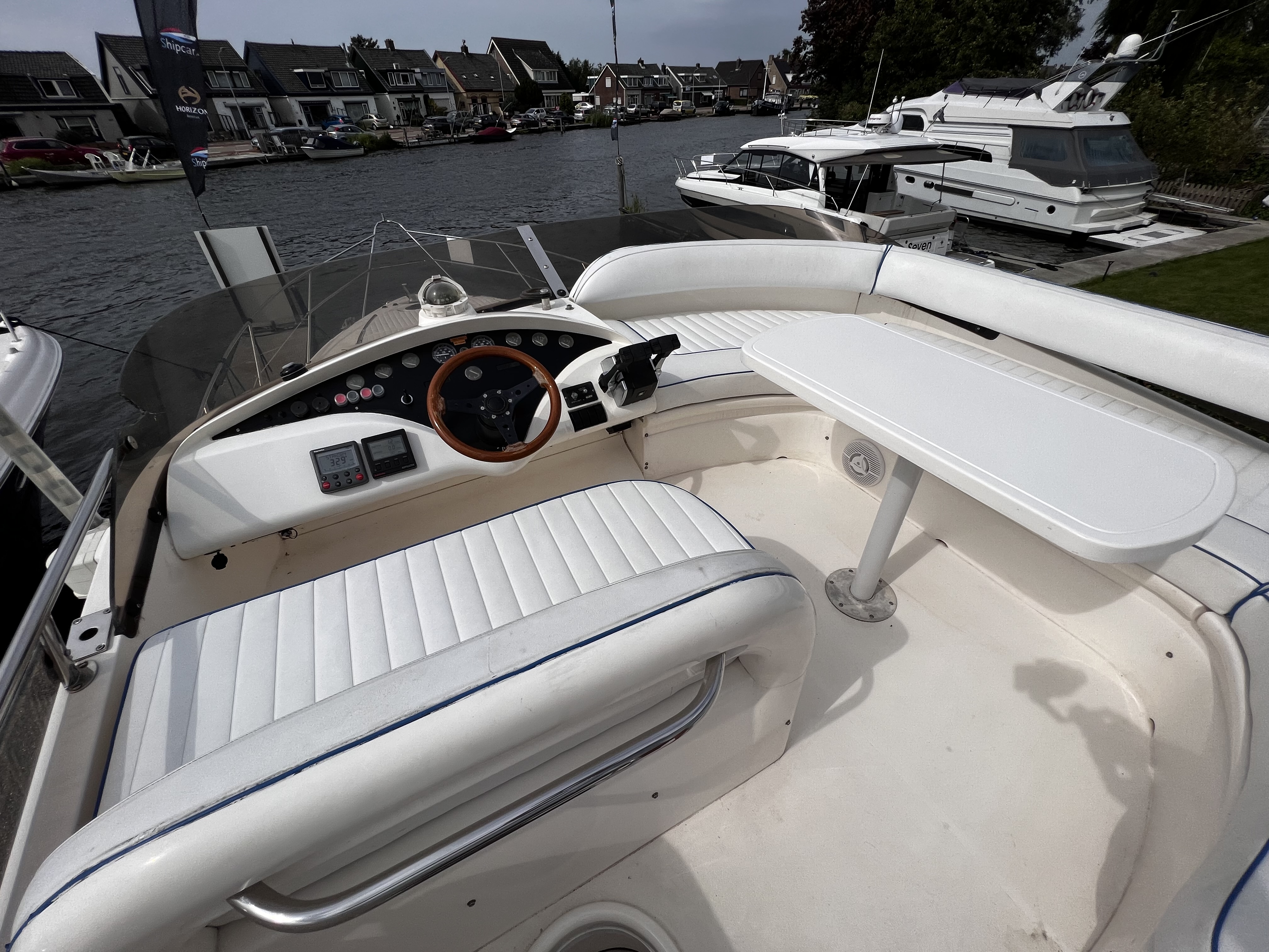 foto: 35 Fairline Phantom 42