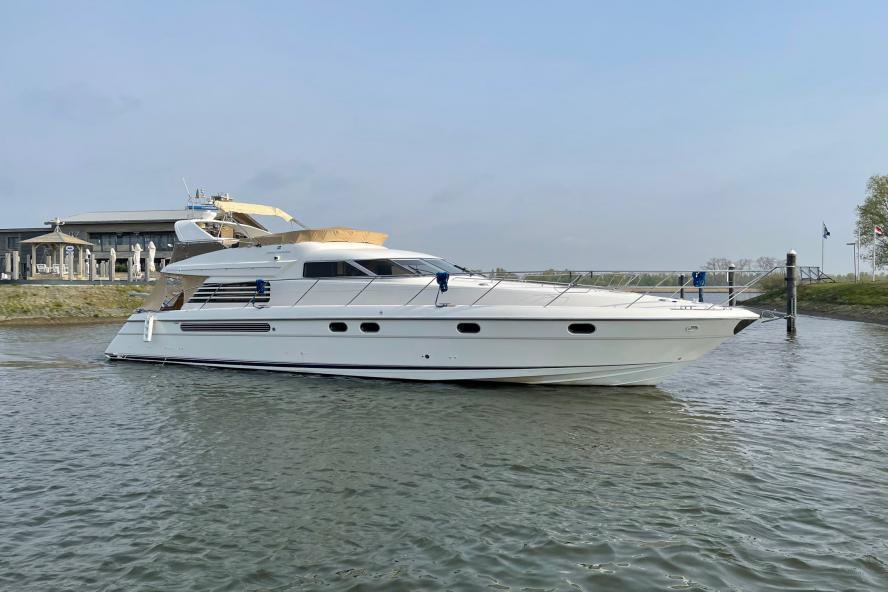 foto: 4 Fairline Squadron 56