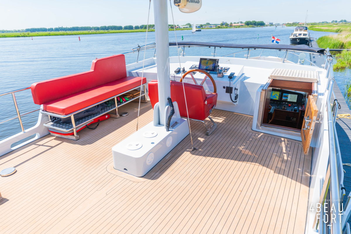 foto: 5 Altena  53 Custom Trawler