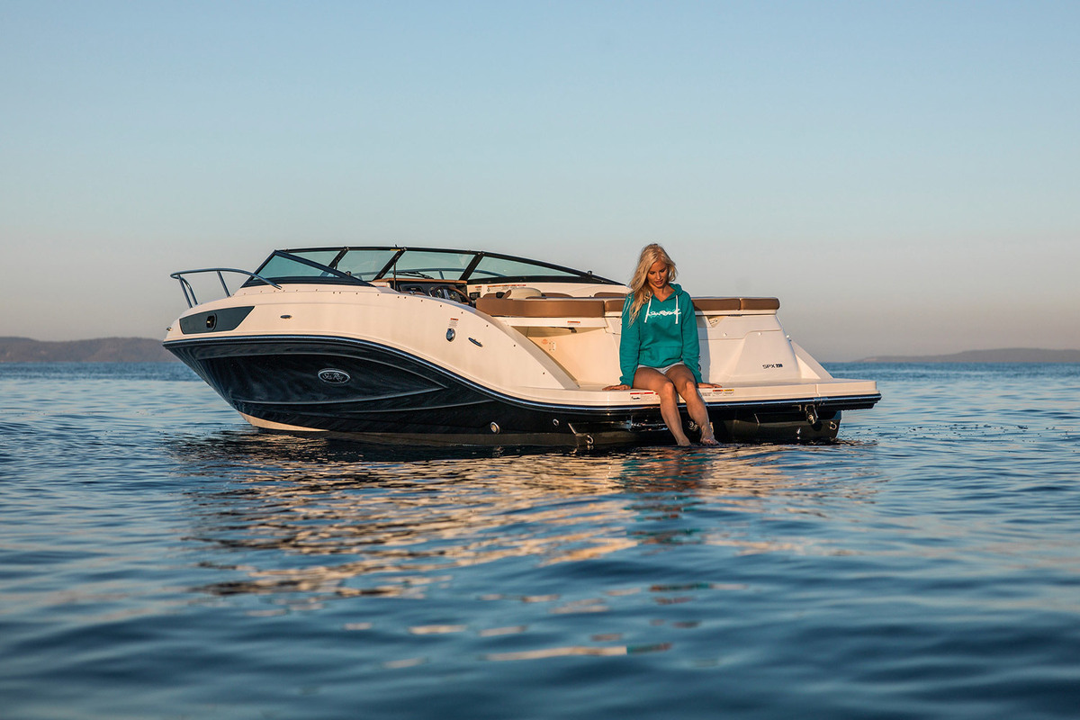 foto: 8 Sea Ray Sun Sport 230