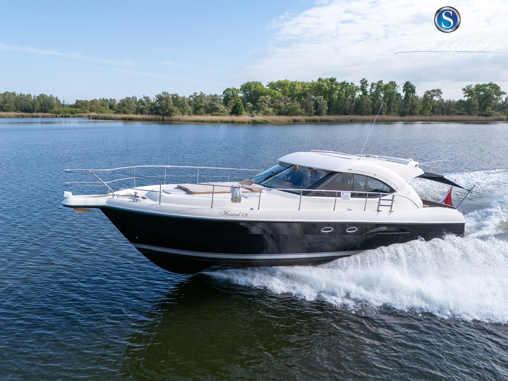 foto: 4 Rivièra 4700 Sport Yacht