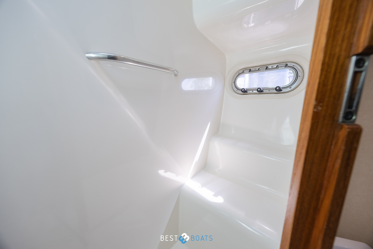 foto: 33 Tiara 4300 Sovran