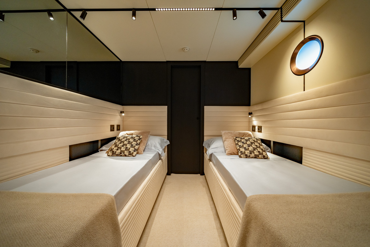 foto: 37 Van Dutch 75 - NEW