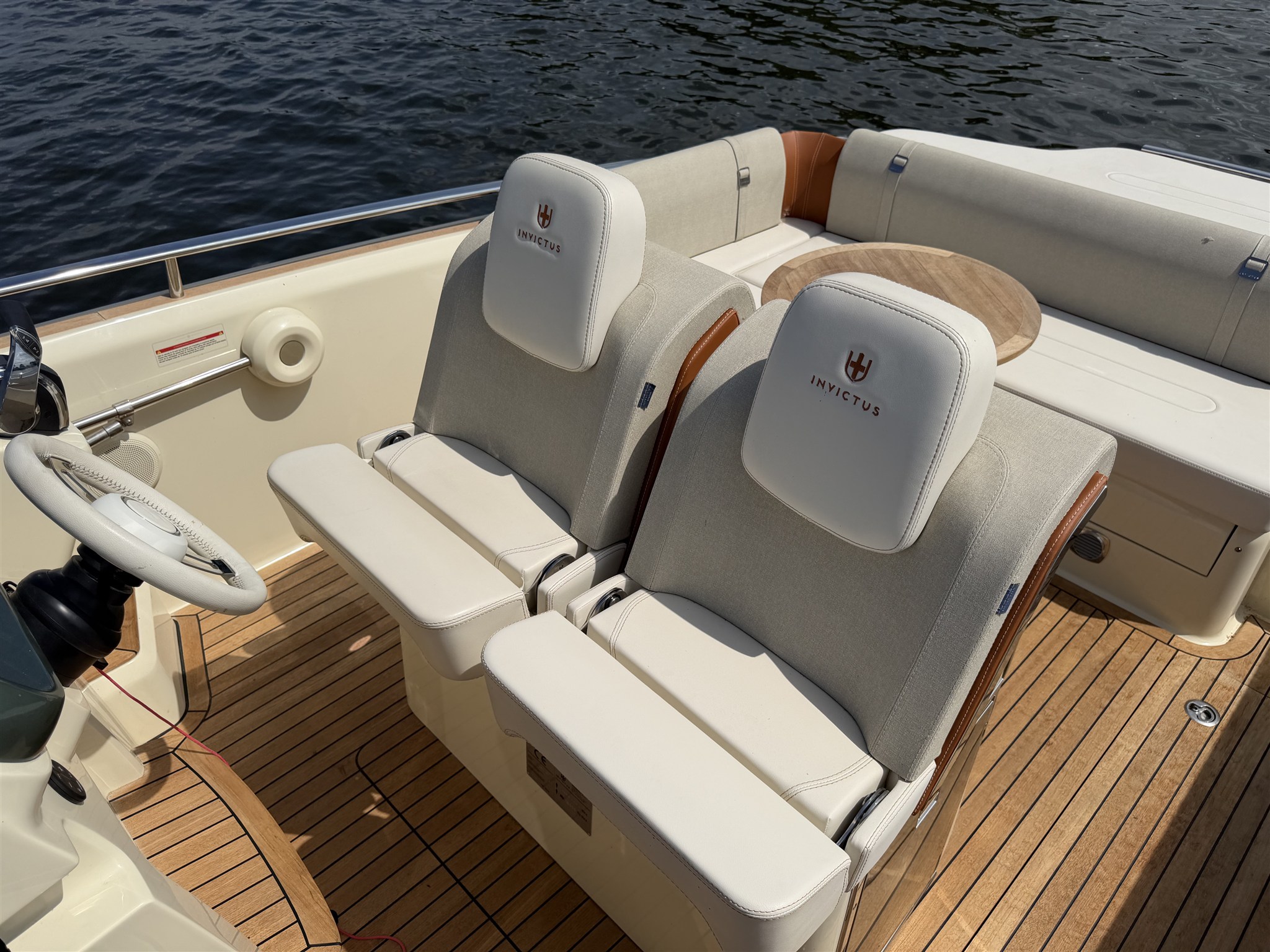 foto: 24 Invictus GT 280