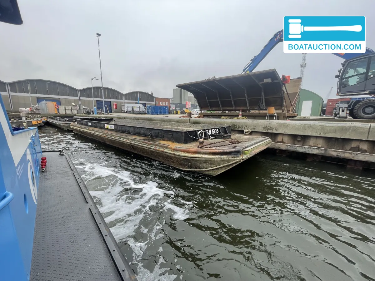 foto: 17 Vrachtduwbak SB506