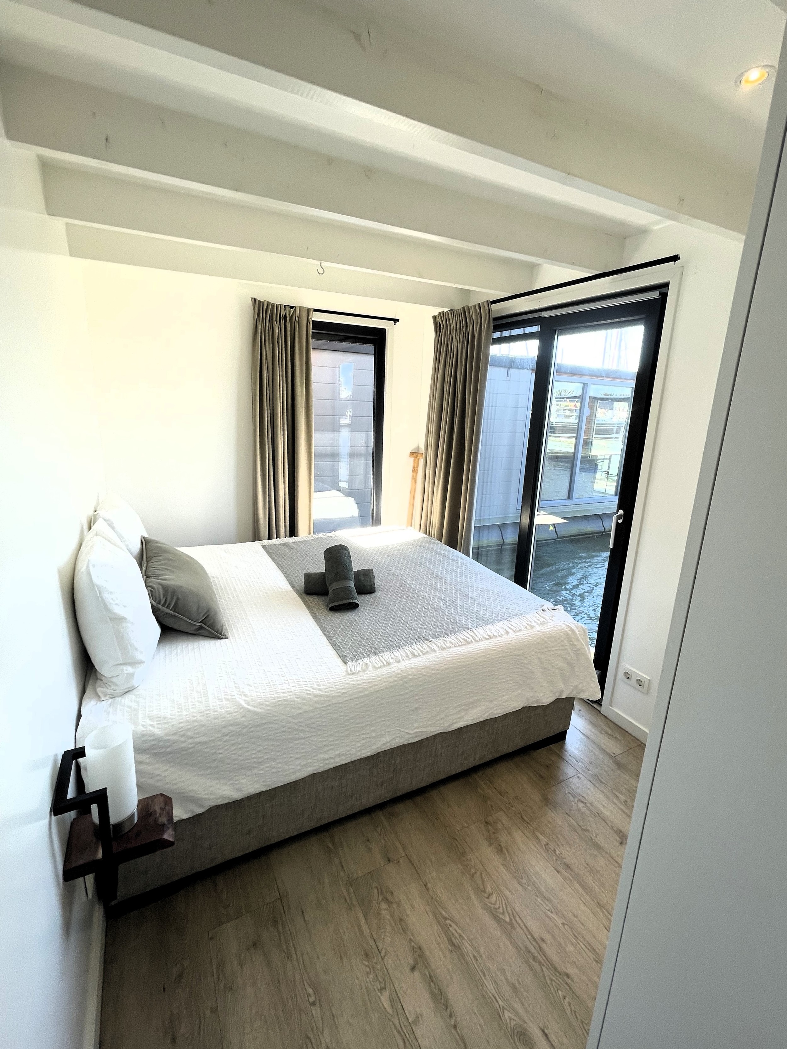 foto: 23 Surla 15 Houseboat Zelfvoorzienend