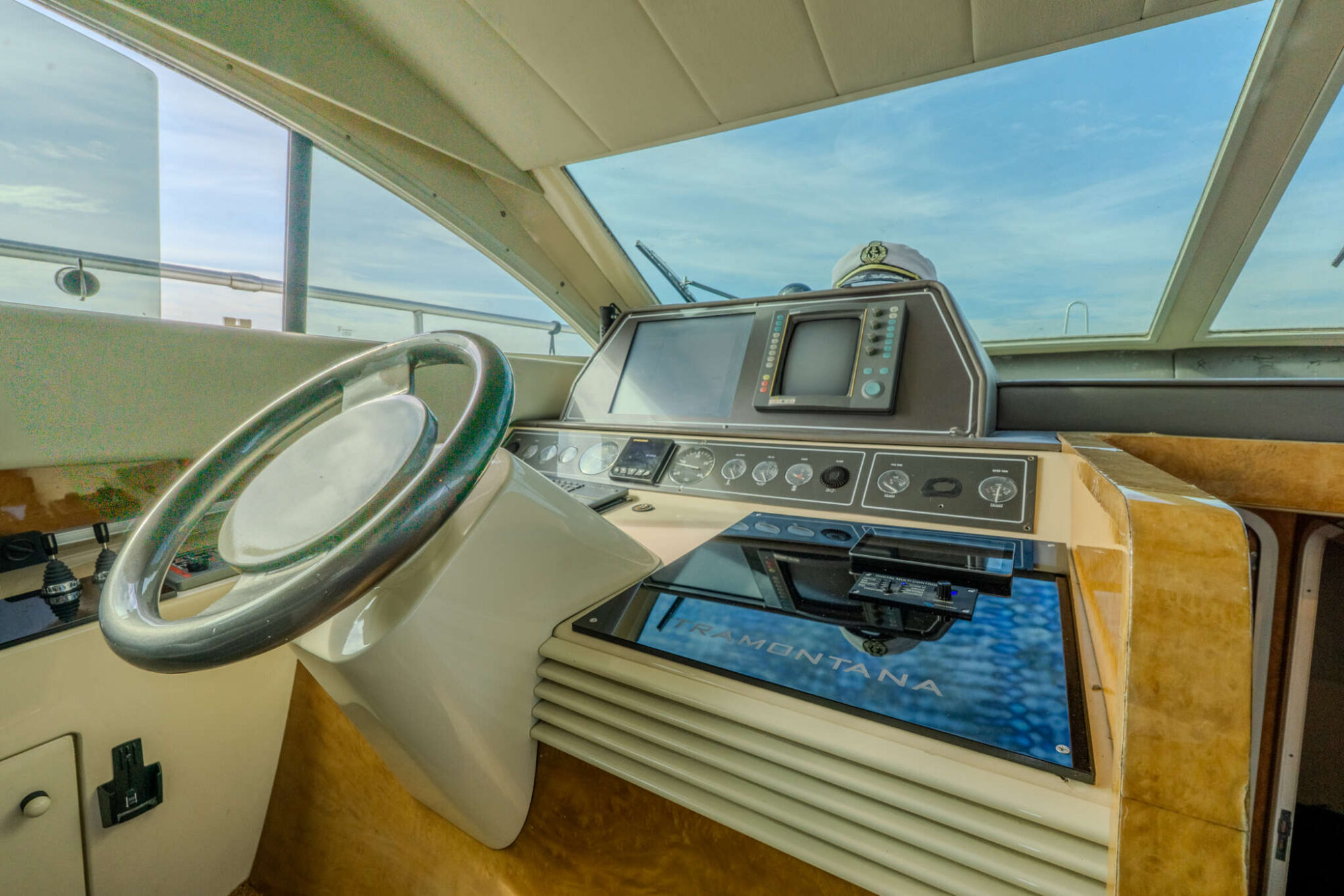 foto: 44 Mochi Craft Mochi Craft 43 Flybridge