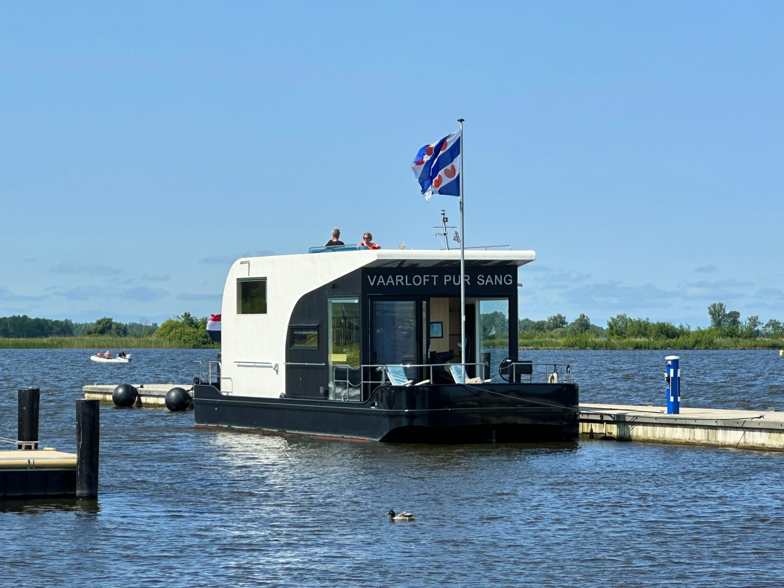 foto: 38 HOMESHIP VaarLoft Volledig Elektrische Houseboat