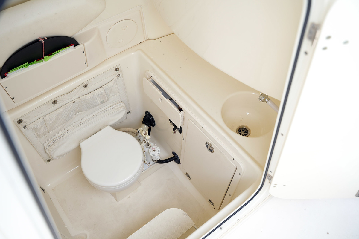 foto: 21 Boston Whaler 270 Outrage