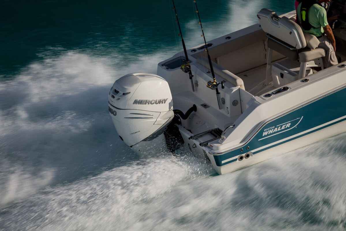 foto: 6 Boston Whaler 230 Outrage