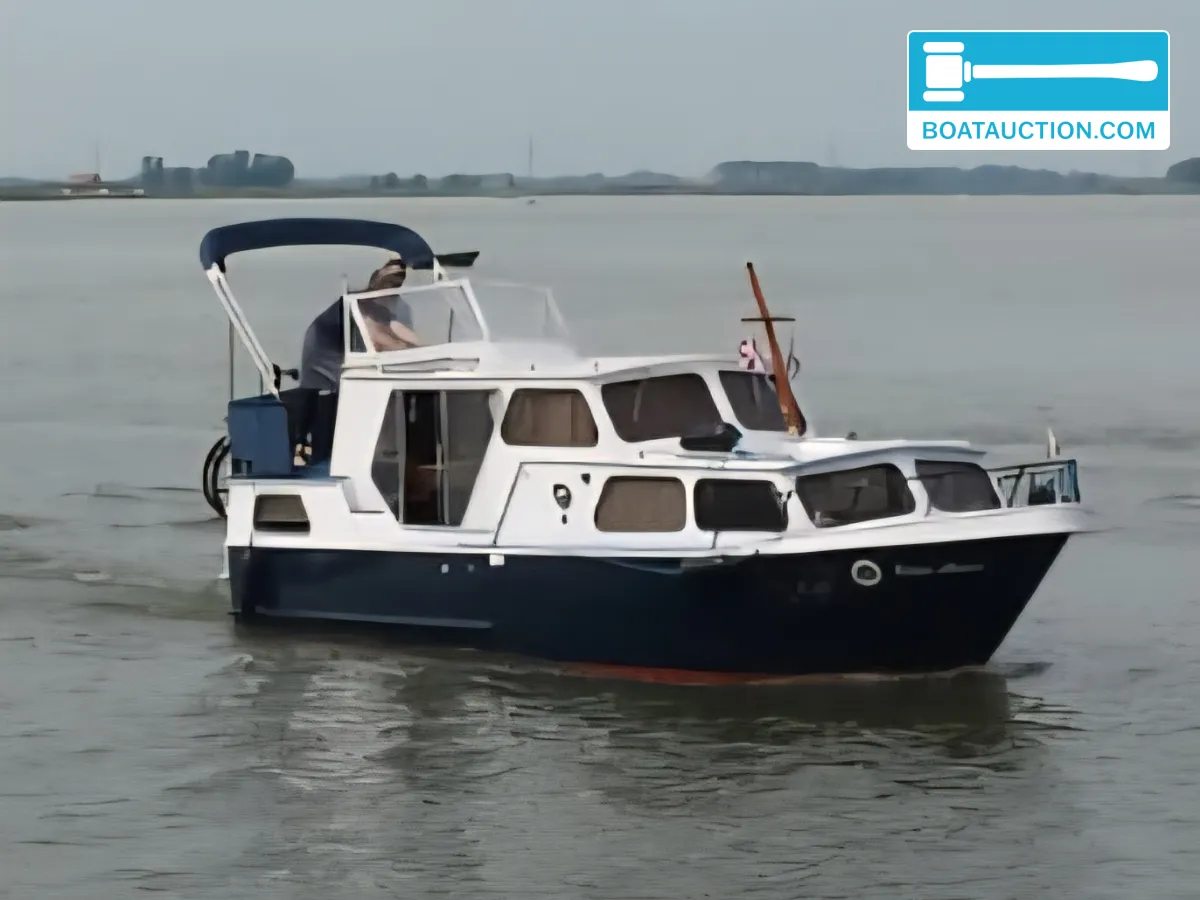 Motor cruiser 850