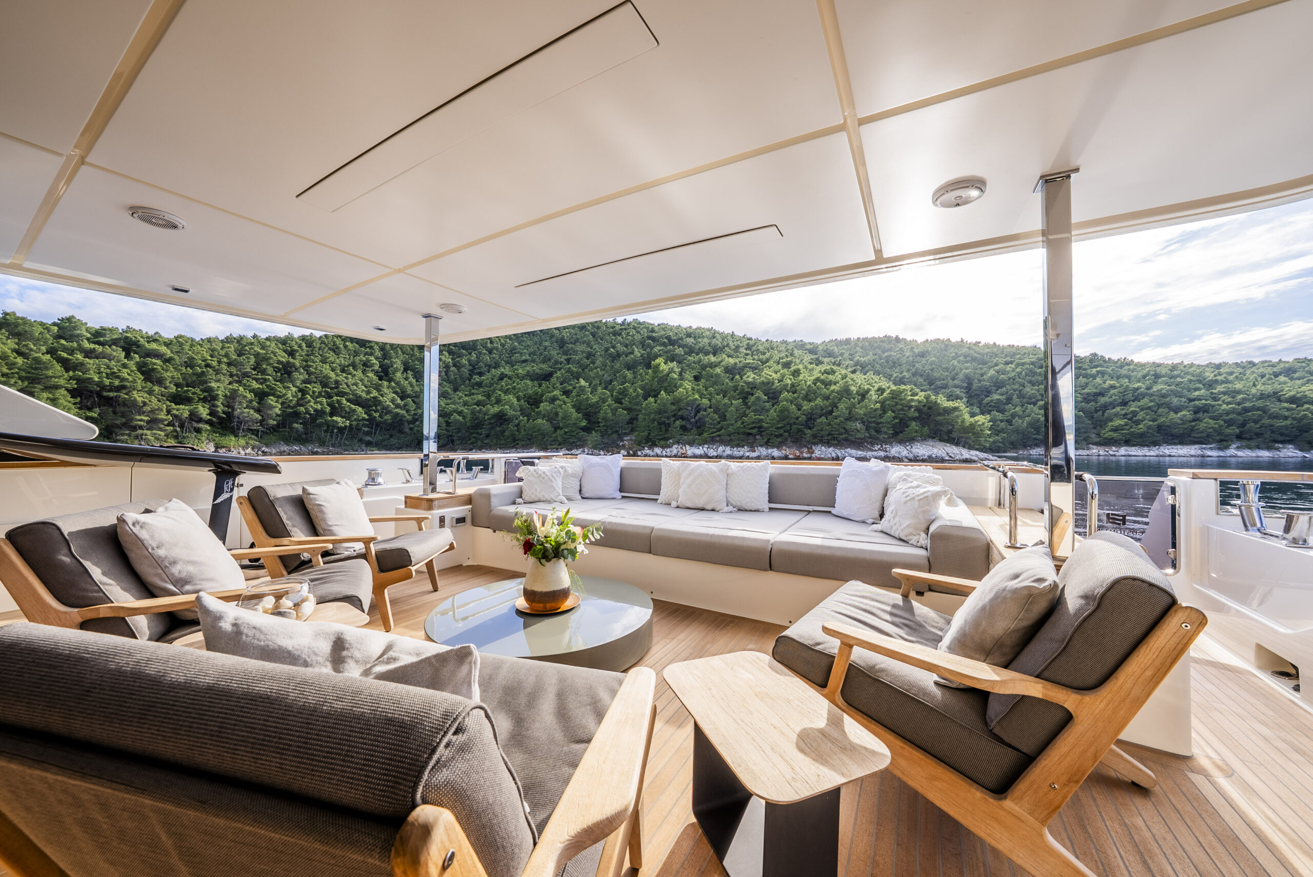 foto: 75 Custom Line Navetta 33