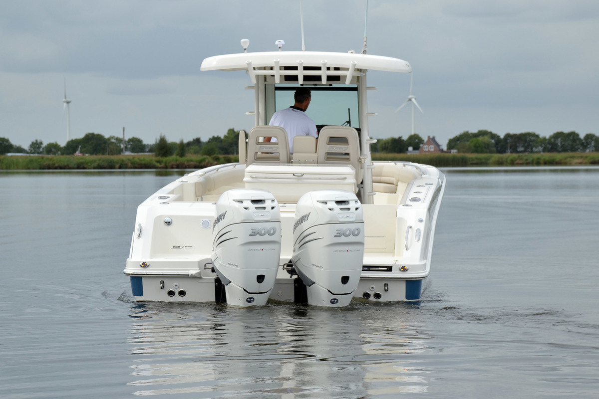 foto: 27 Boston Whaler 330 Outrage