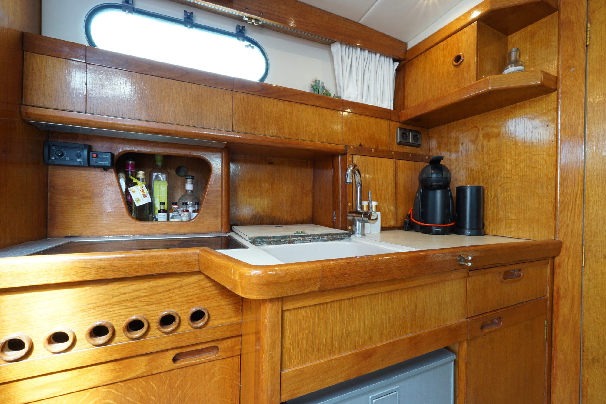 foto: 26 Sealine Sealine 328 Sport Bridge