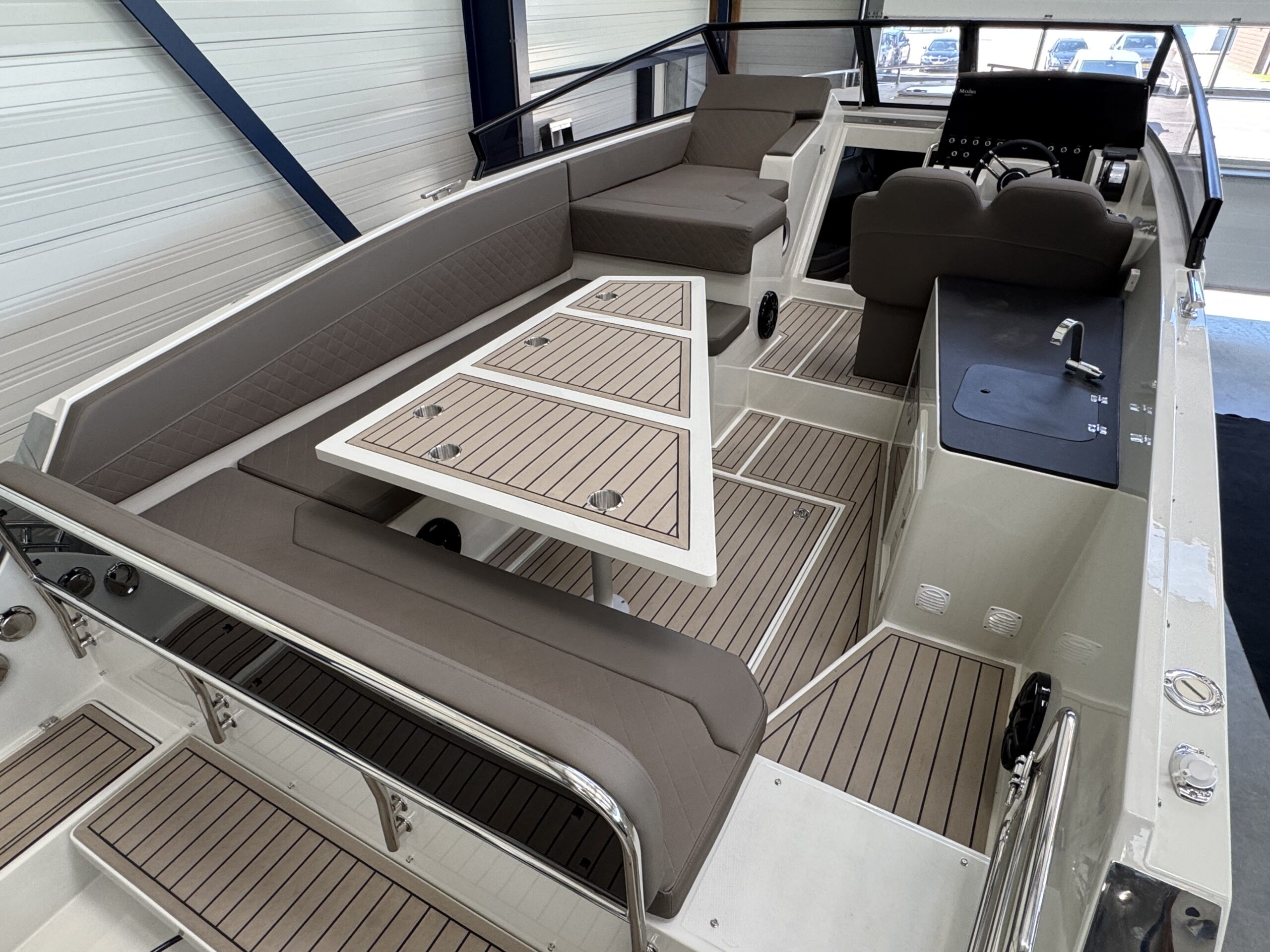 foto: 11 Maxima 800 Cabin (op voorraad)