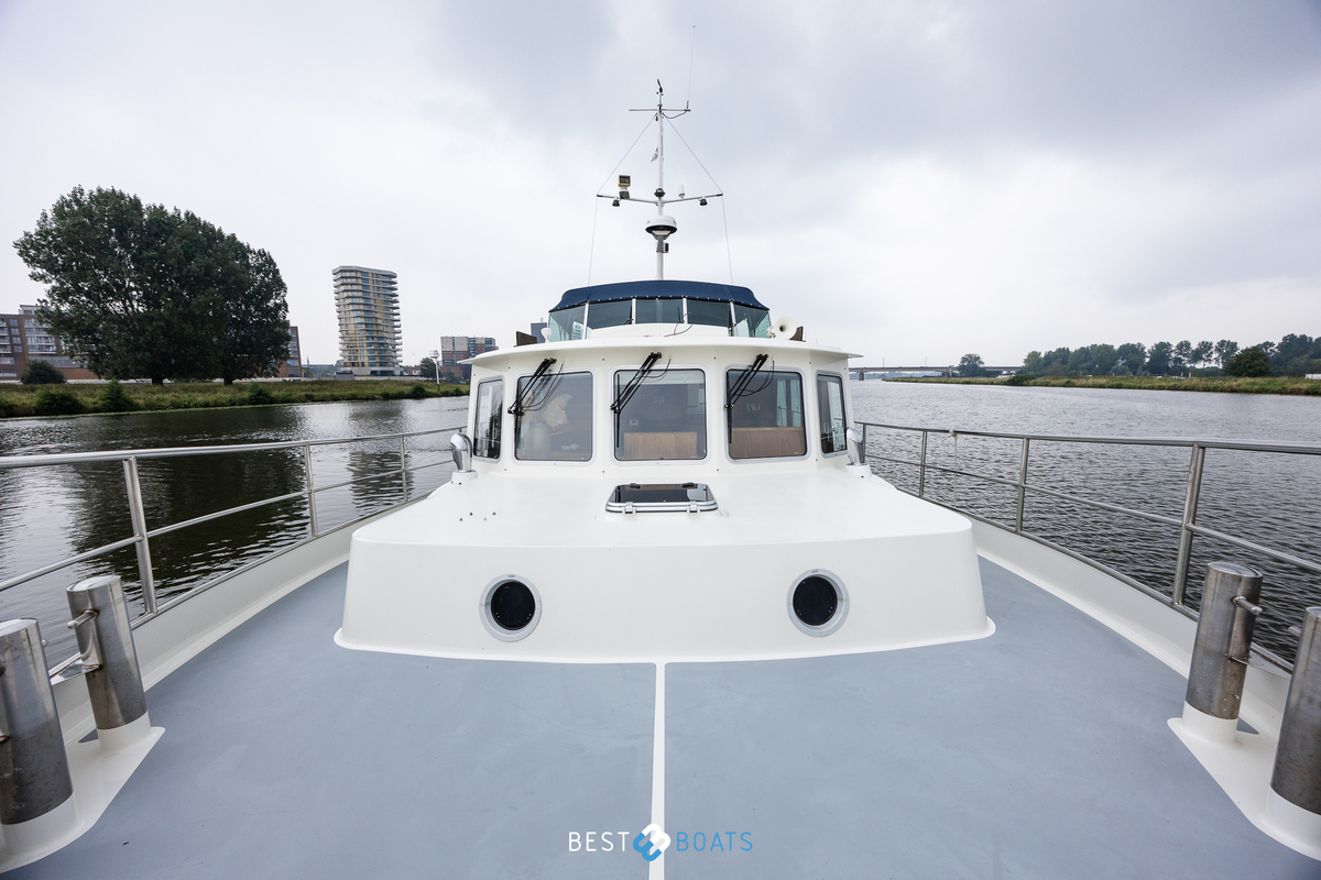 foto: 63 Tradewind 33