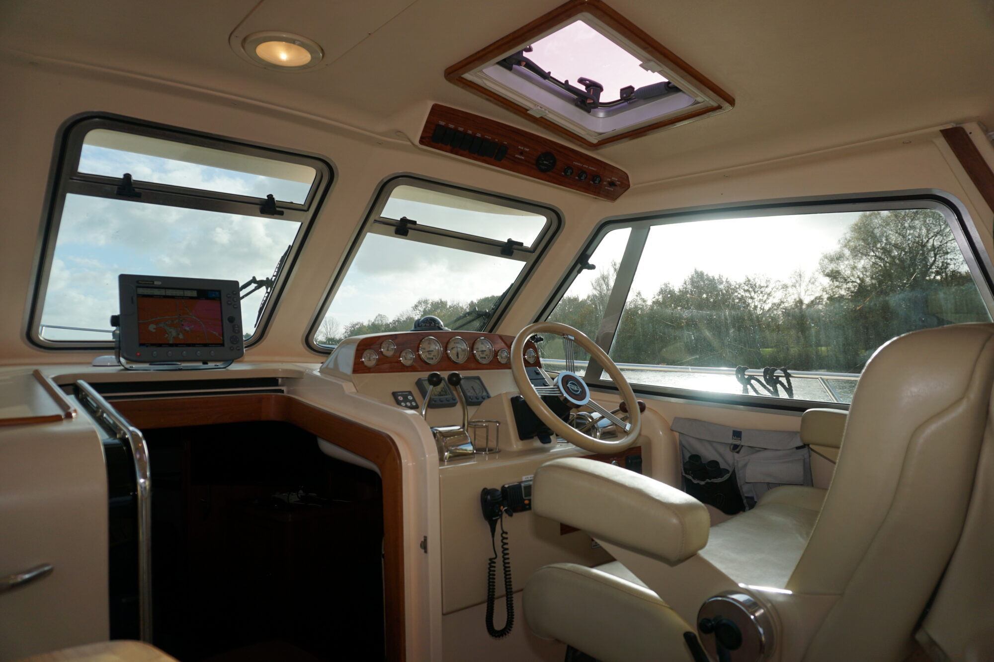 foto: 76 Island Packet Island Packet Craft 360 Express