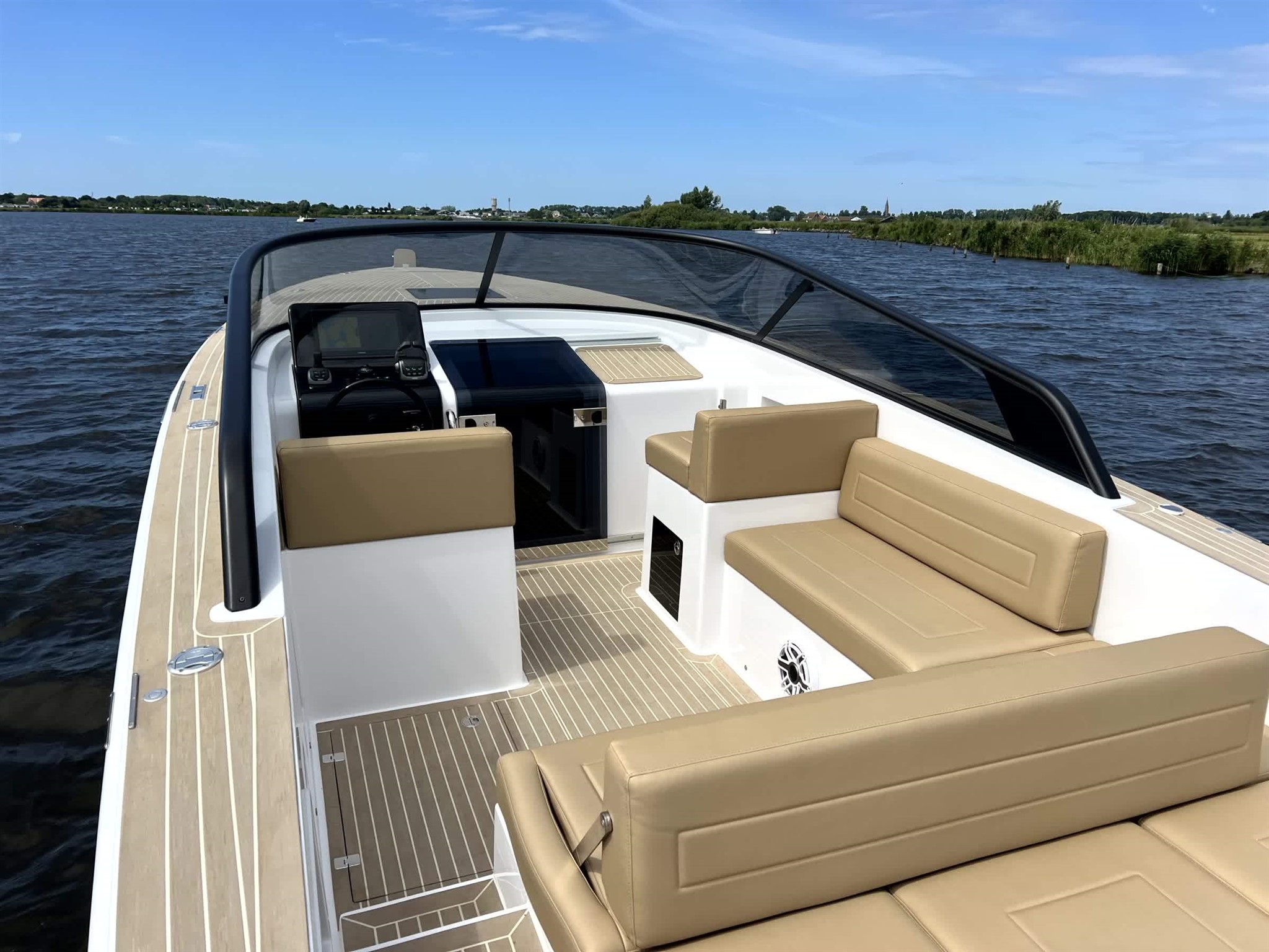 foto: 29 Vandutch 32 - Goldfinger