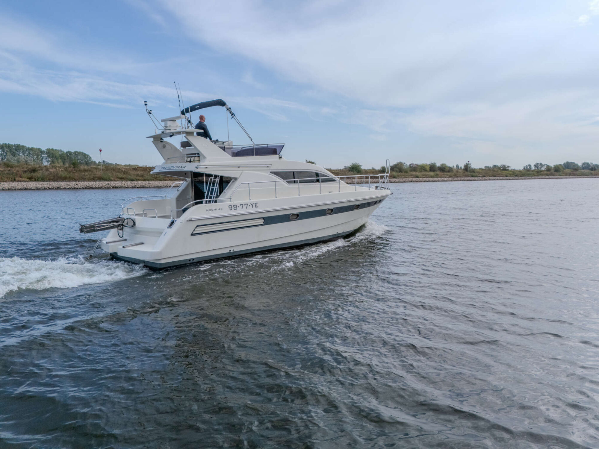 foto: 45 Mochi Craft Mochi Craft 43 Flybridge