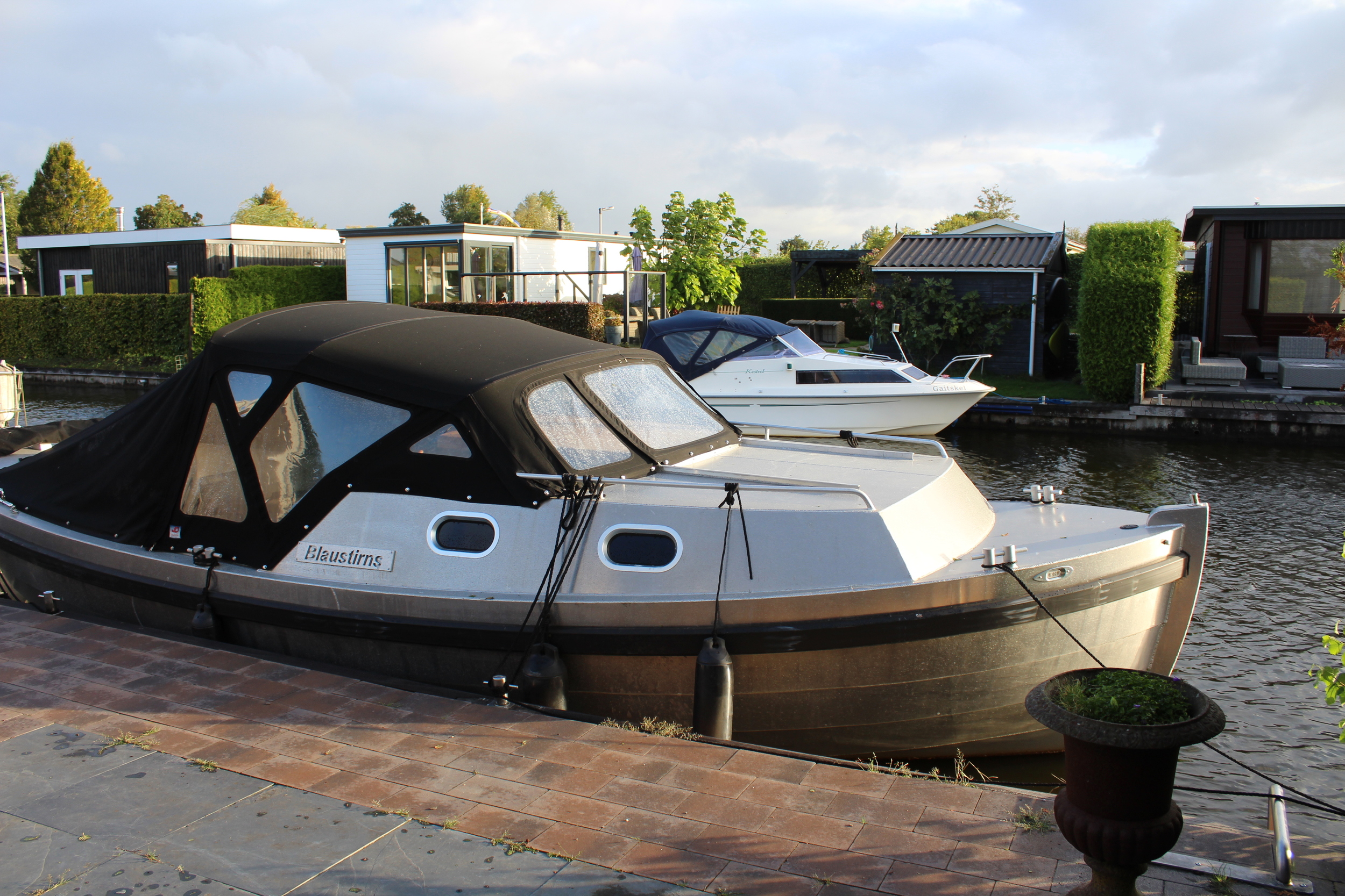 foto: 32 Black Fish Cabin 850 XL