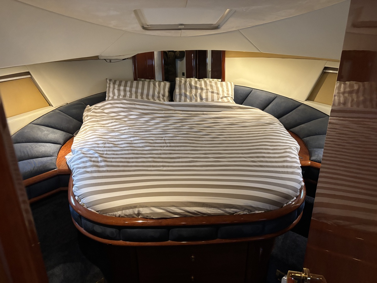 foto: 28 Fairline Squadron 52