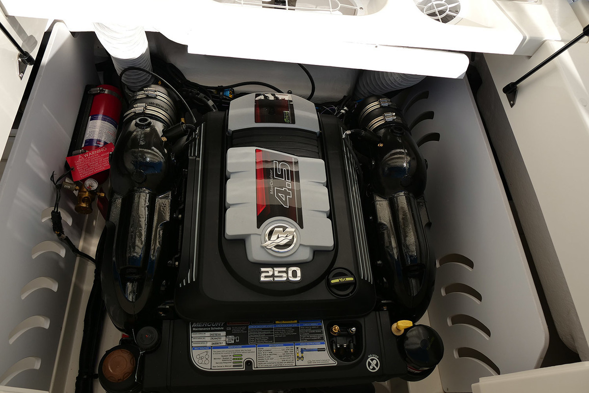 foto: 28 Sea Ray SPX 230