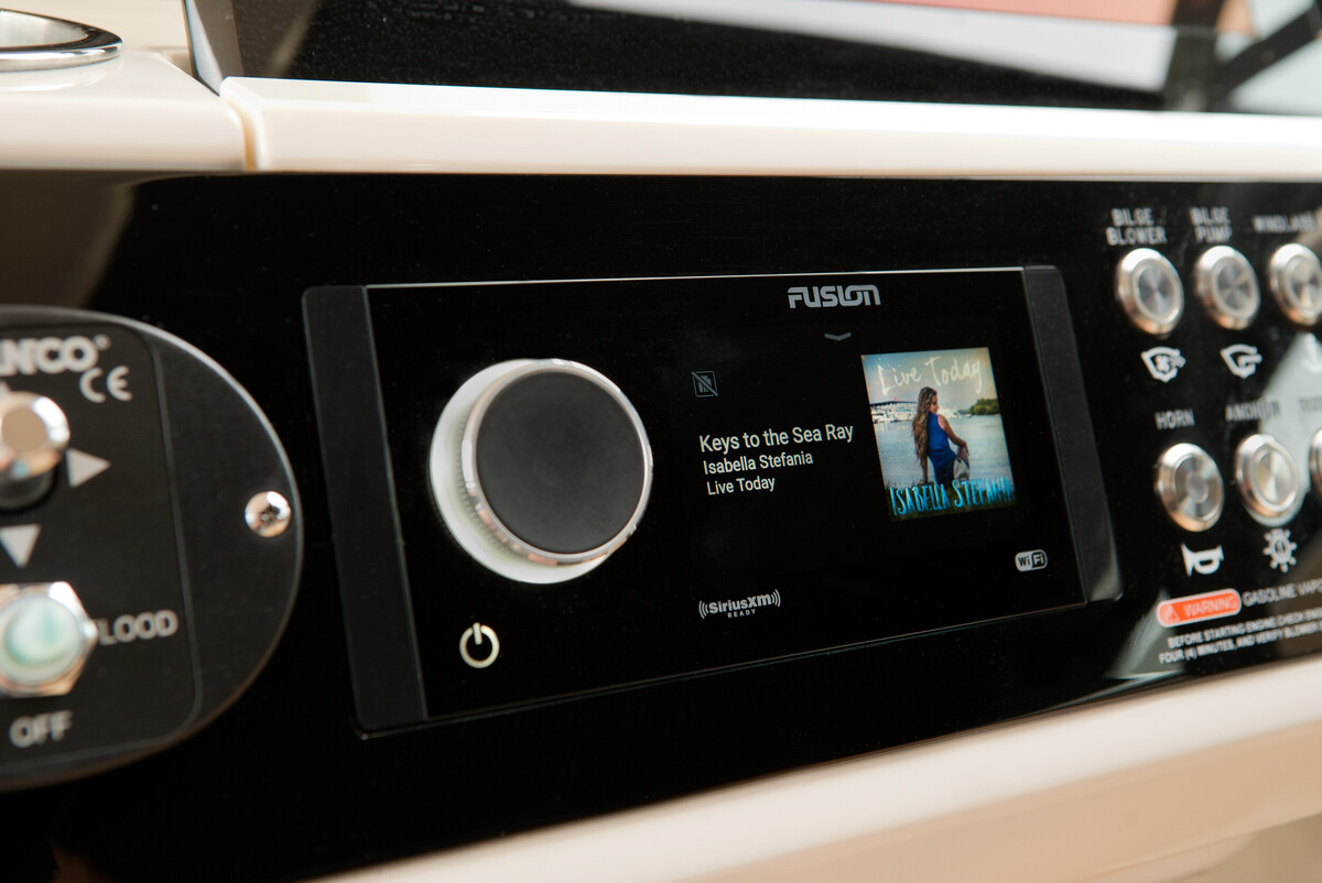 foto: 12 Sea Ray SLX 350