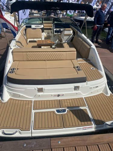 foto: 8 Sea Ray SLX 250