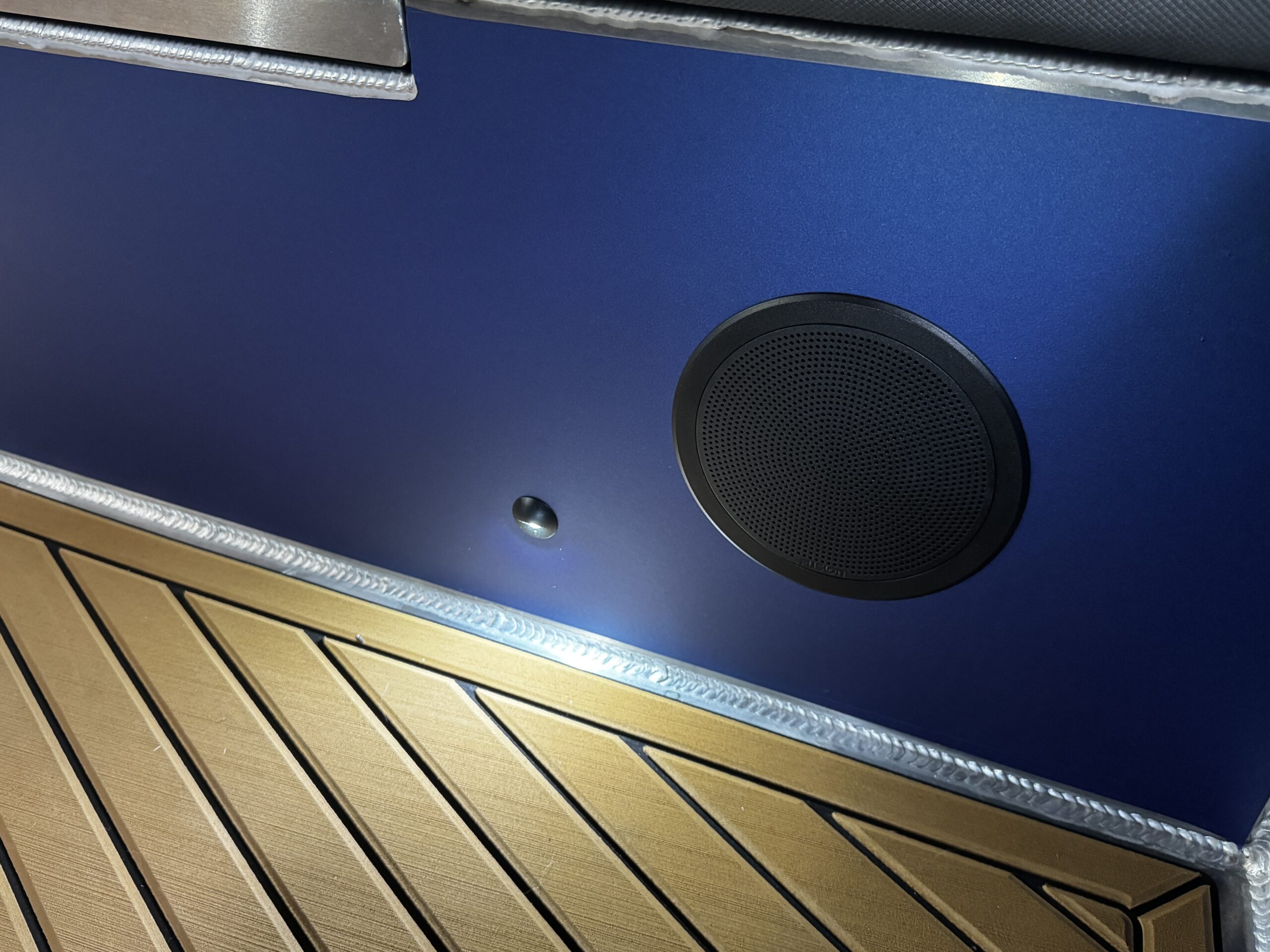 foto: 15 Qualia QT 22 Outboard