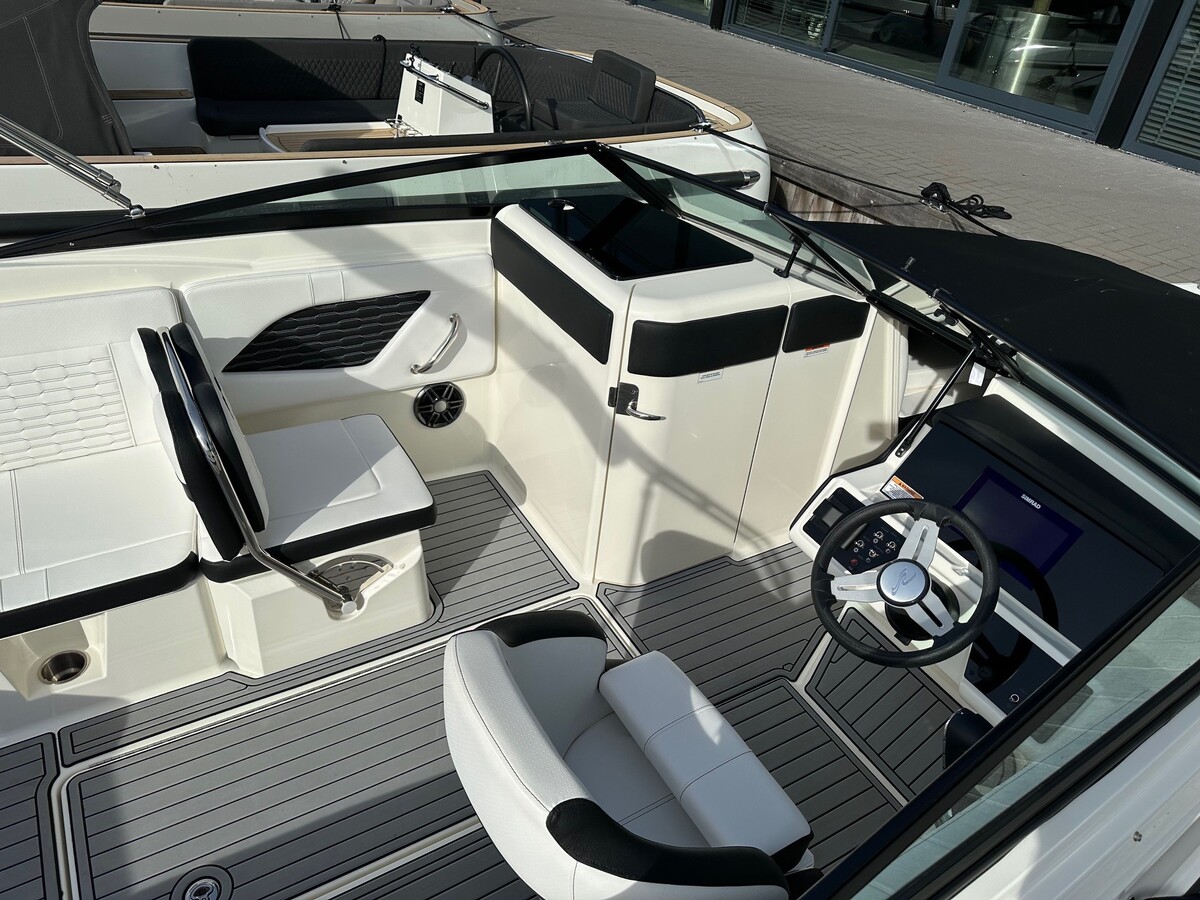 foto: 63 Sea Ray SPX 230 Outboard