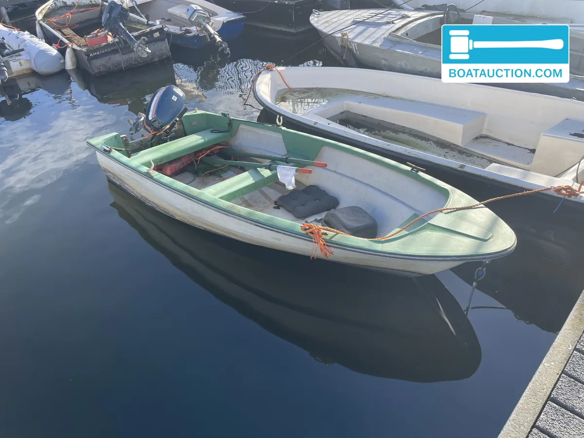 foto: 8 Motorboat 400