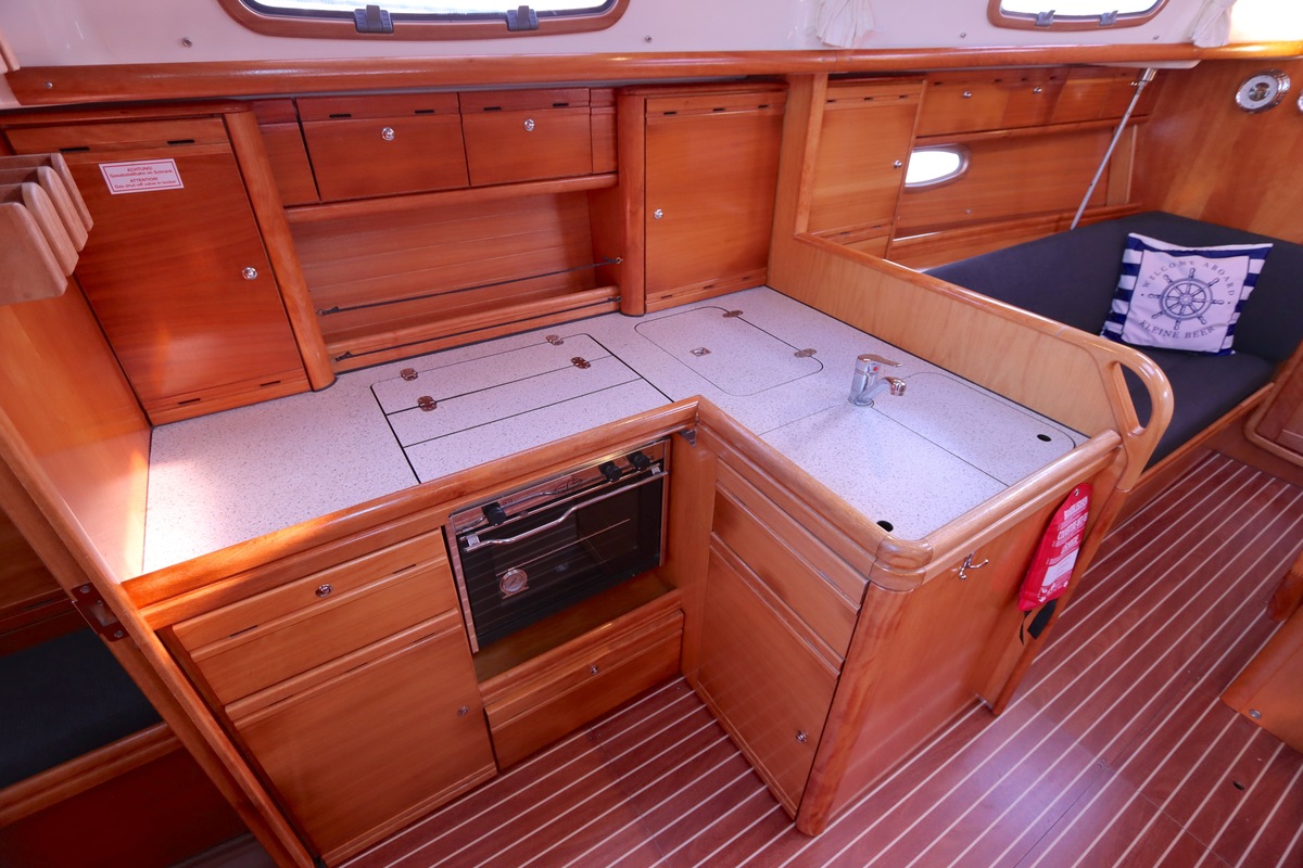 foto: 23 Bavaria  37-3 Cruiser