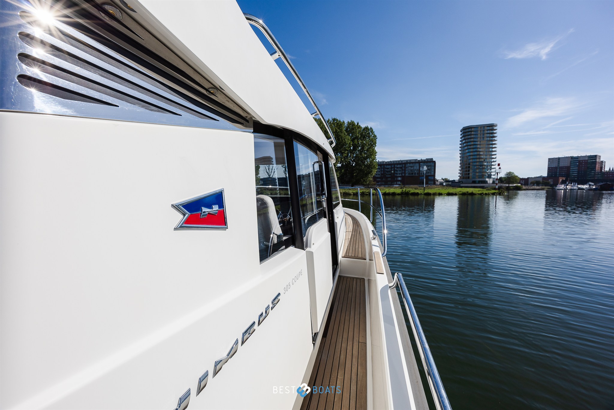 foto: 29 Nimbus 305 Coupé