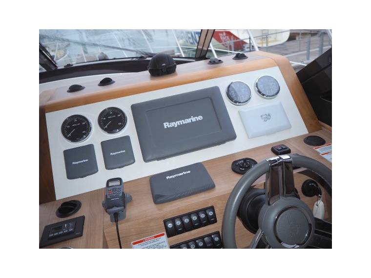 foto: 26 Sealine F 46