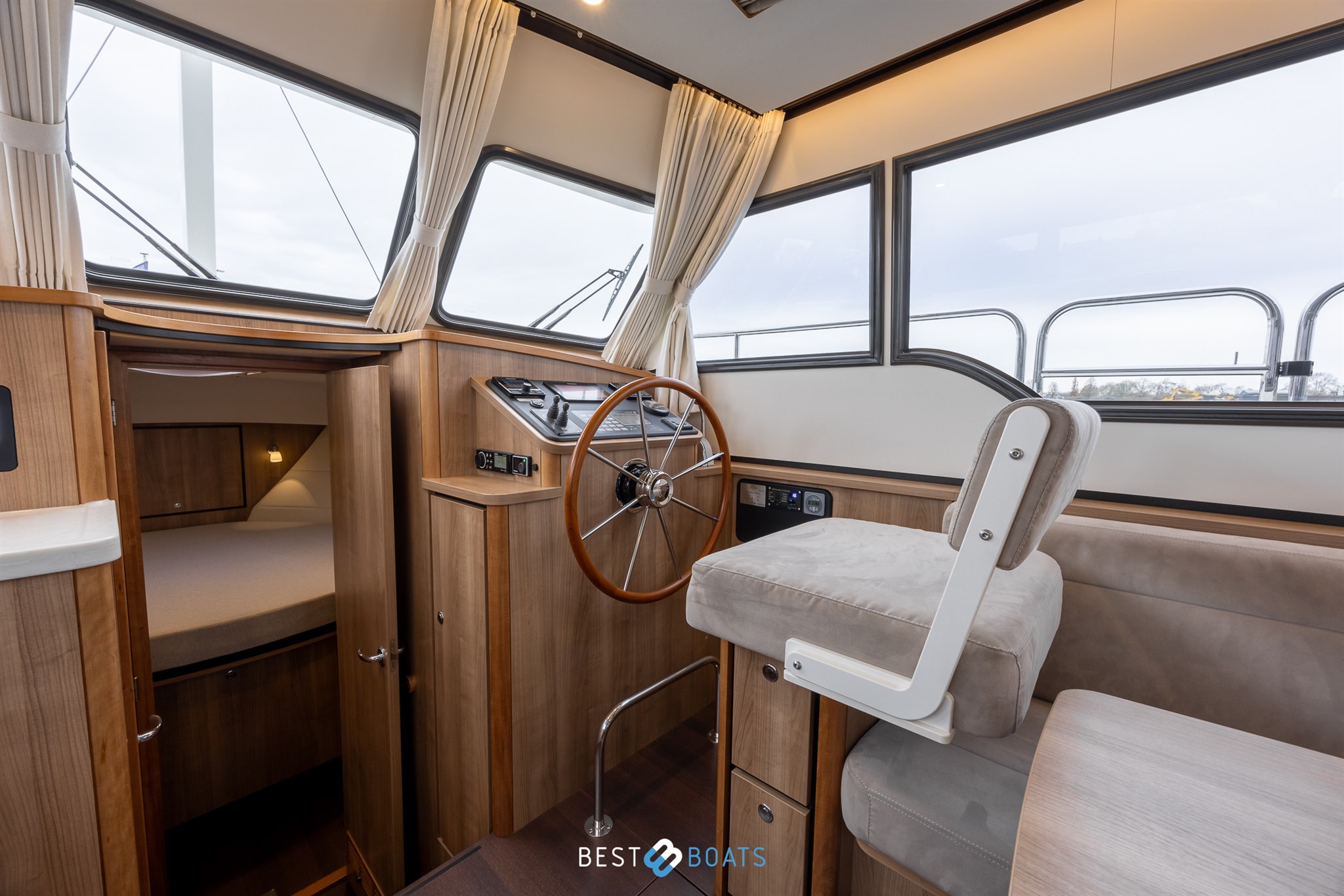 foto: 32 Linssen 30 SL Sedan