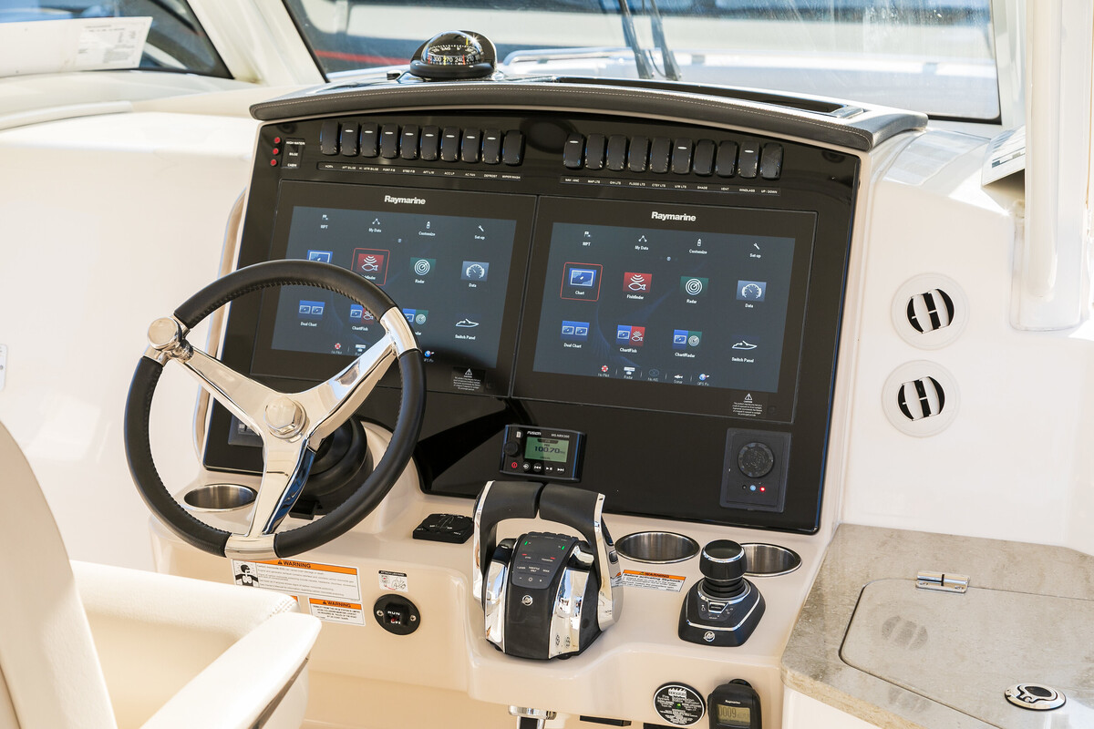 foto: 39 Boston Whaler 350 Realm