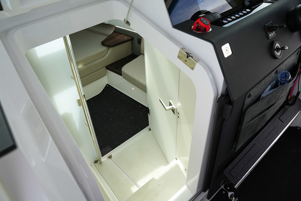 foto: 46 Axopar 37 XC Cross Cabin