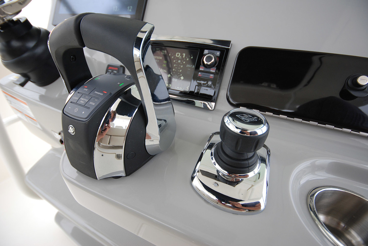 foto: 46 Boston Whaler 330 Outrage