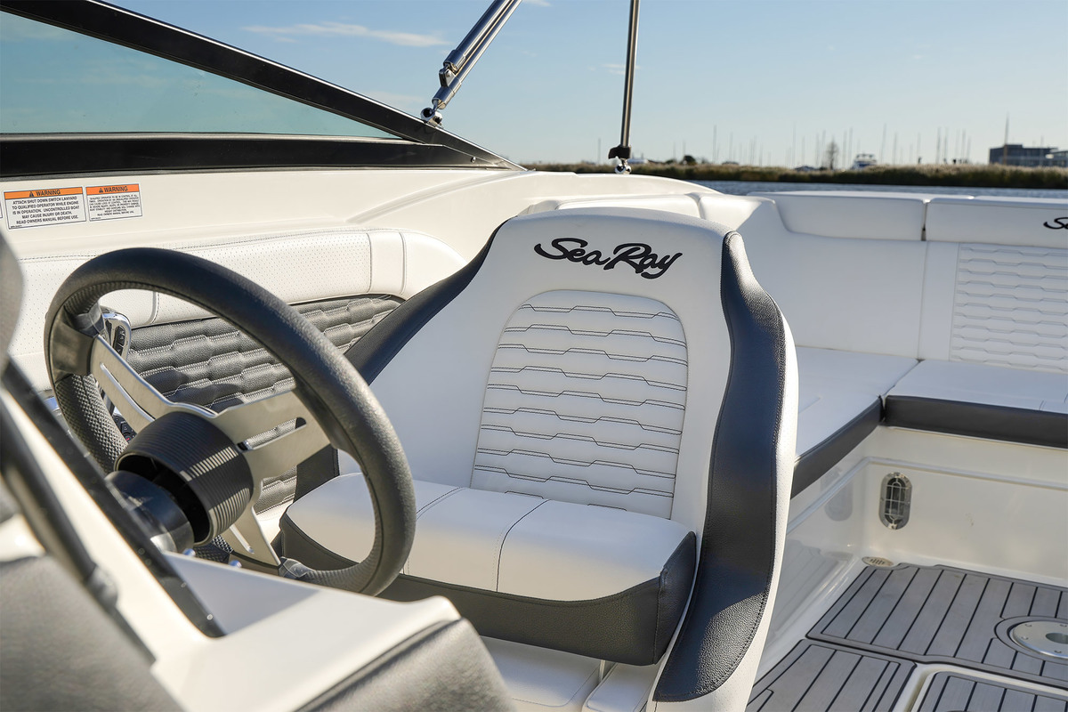 foto: 64 Sea Ray SPX 230 Outboard