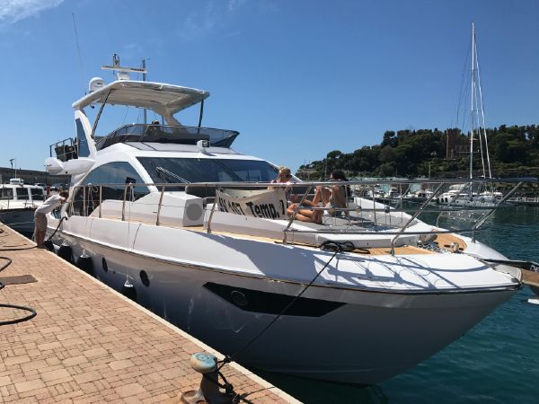 foto: 16 Azimut 50 Fly