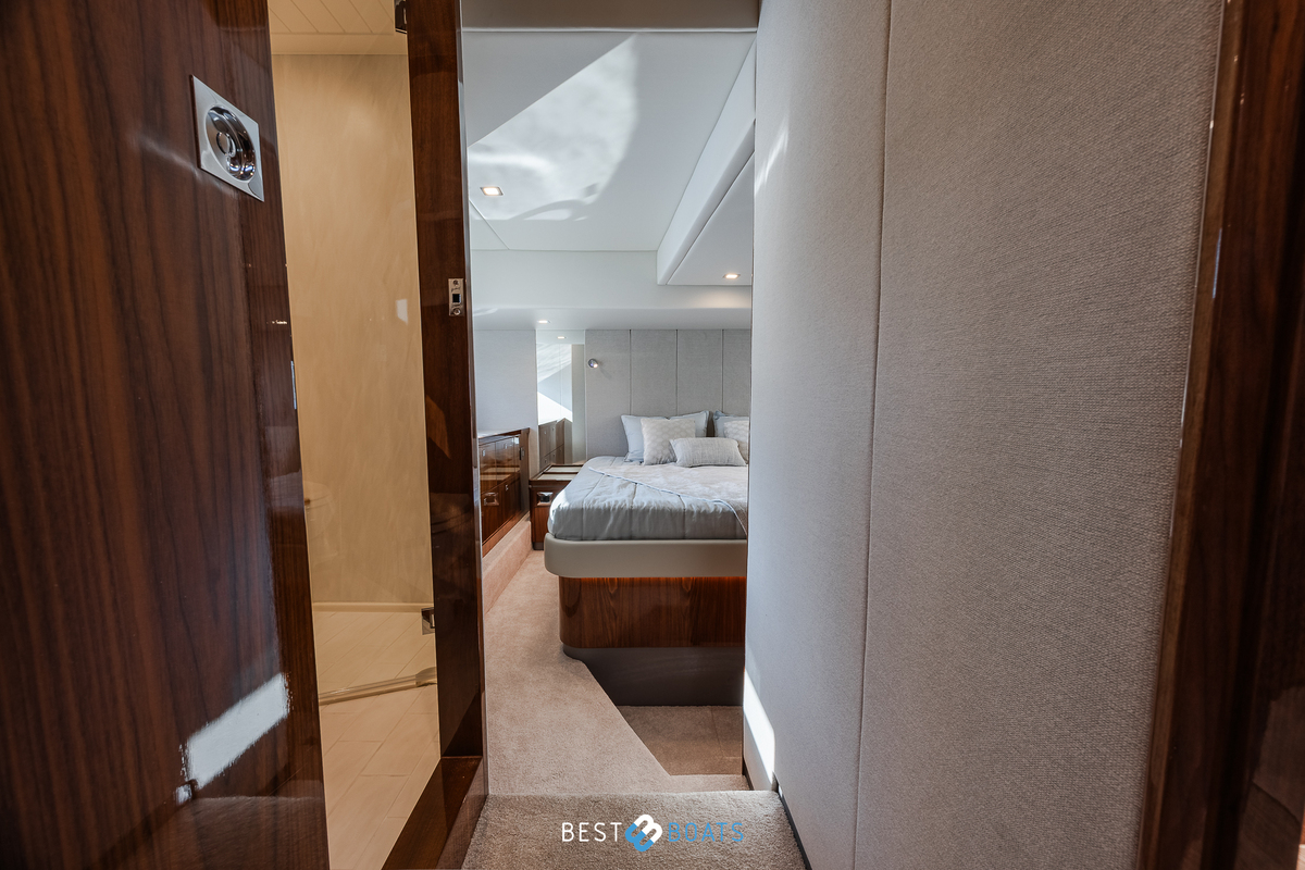 foto: 48 Riviera 4600 SPORT YACHT-PLATINUM EDITION