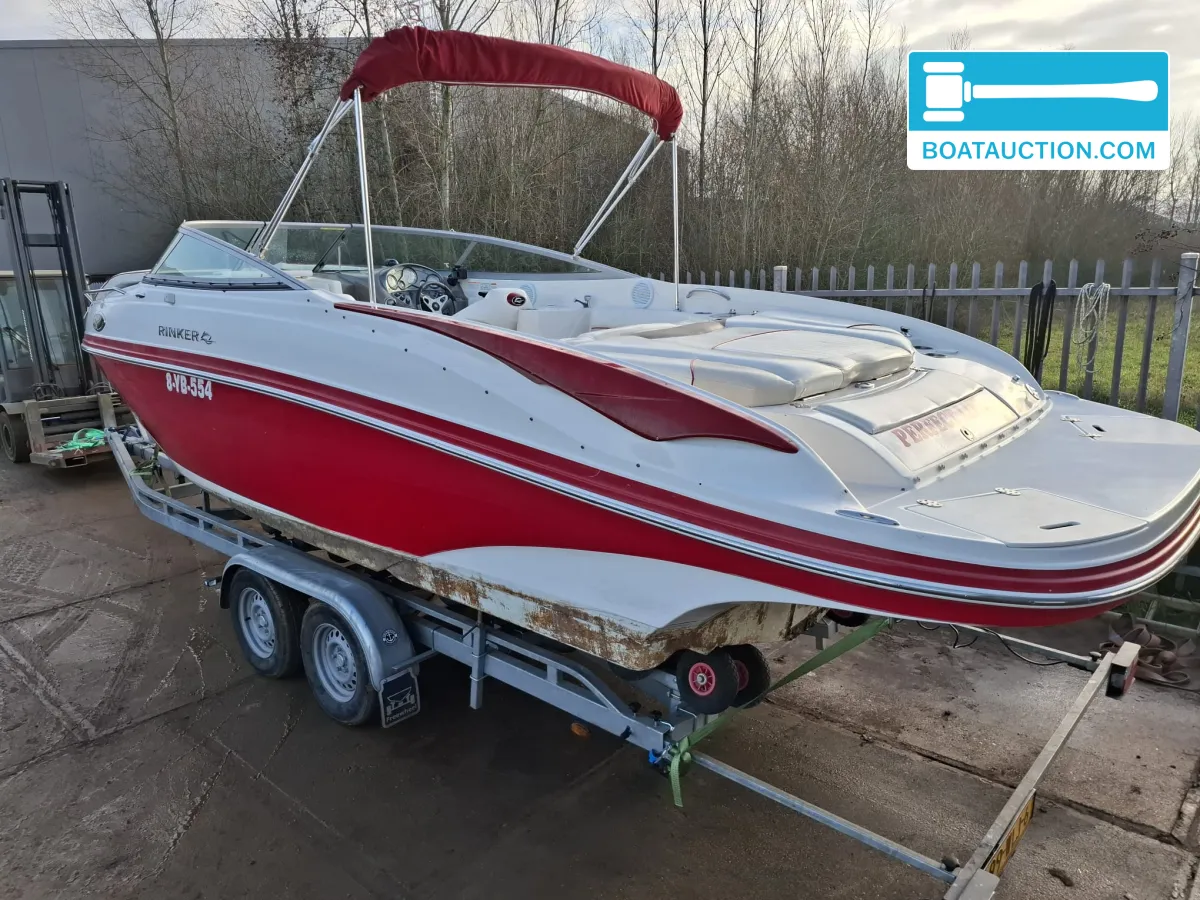 foto: 11 Rinker 246 Captiva Cuddy