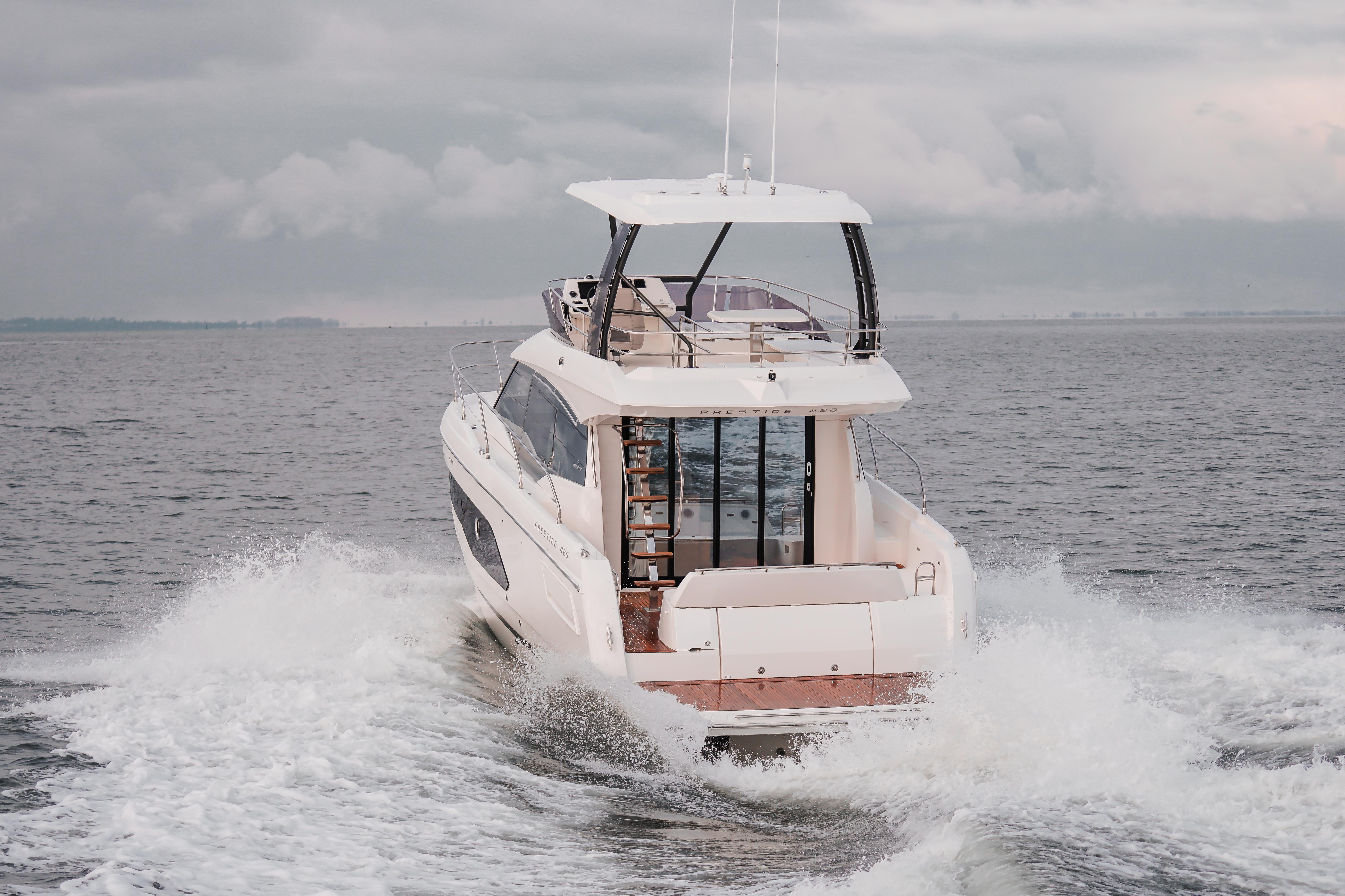 foto: 14 Prestige 420 Fly