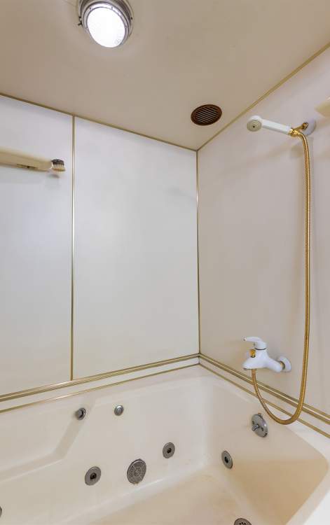 foto: 19 Monte Fino  64 ( varend woonschip )