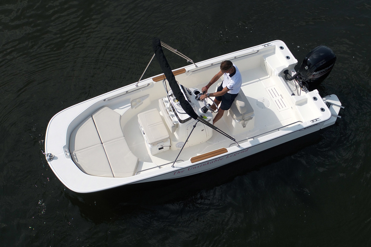 foto: 37 Boston Whaler 170 Montauk