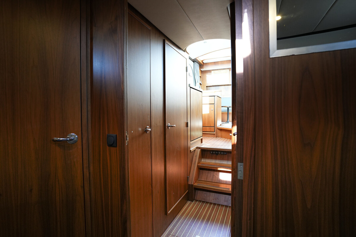 foto: 54 Linssen Grand Sturdy 410 AC Variotop met stabilisator
