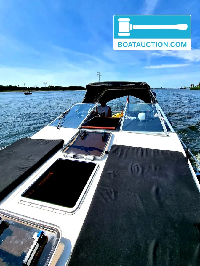 foto: 16 Bayliner 2655 wide body
