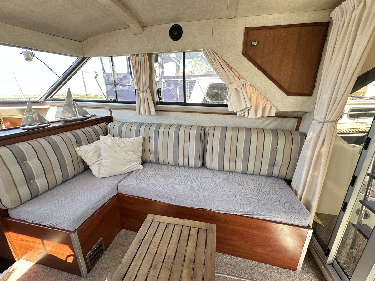 foto: 28 Fairline  31 Corniche 